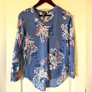 Brina & Em Light Blue Floral Rayon V-neck Long Sleeve Blouse Size Small